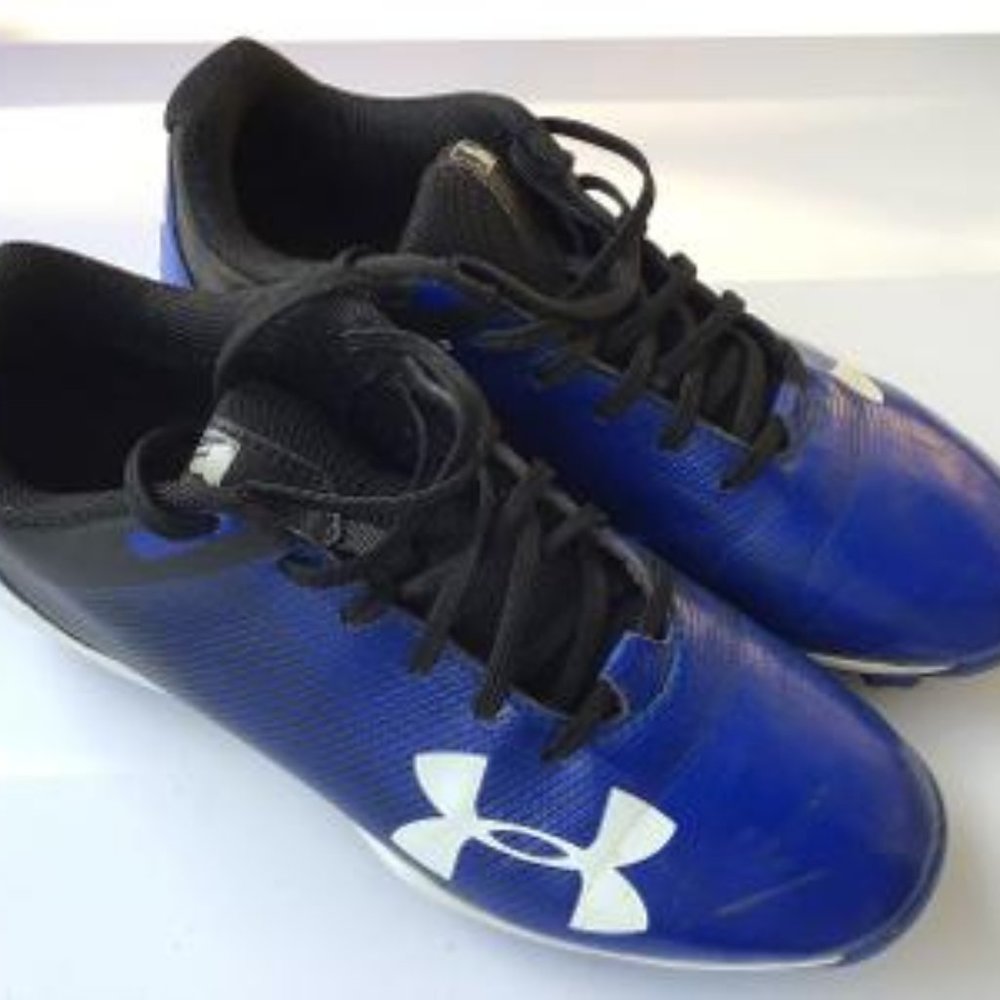Under Armour Boys Athletic Shoe/5  1/2Y/Blue